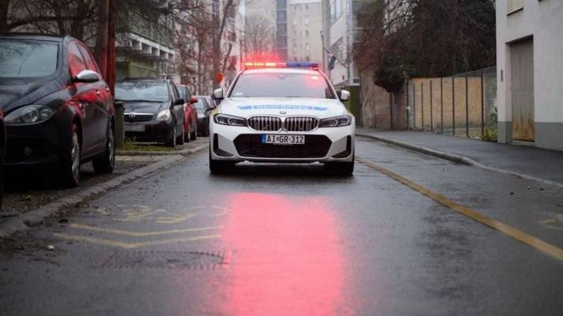 Valódi hősök léptek színre! Az M3-as reggeli dugójában rendőrök segítettek életet adni egy kislánynak, megmutatva, hogy a bátorság és az elhivatottság nemcsak a veszélyhelyzetekben, hanem a legmeghatóbb pillanatokban is megnyilvánulhat.