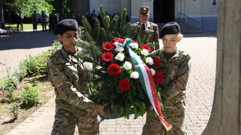 Kaposváron a hősök emlékére rendezett eseményeken nemcsak tiszteletüket fejezik ki, hanem a magyarságtudatot is erősítik. Az ilyen megemlékezések lehetőséget adnak arra, hogy a közösség összegyűljön, és közösen ápolja a hagyományokat, emlékezzen a múlt na