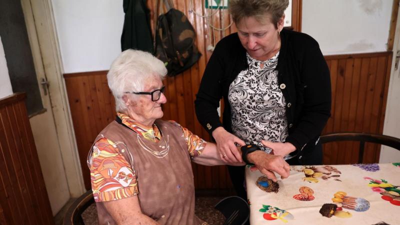 Fontos hír! A 80 évnél idősebbek számára automatikusan elérhetővé válik a Gondosóra, igénylés nélkül!