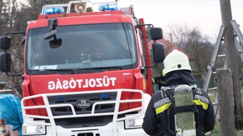 Kigyulladt egy teherautó Aldebrő településén.
