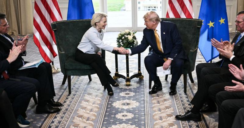 Megszületett a kereskedelmi megállapodás az Egyesült Államok és az Európai Unió között, amely elvileg mindkét fél számára kedvező megoldásokat kínál.