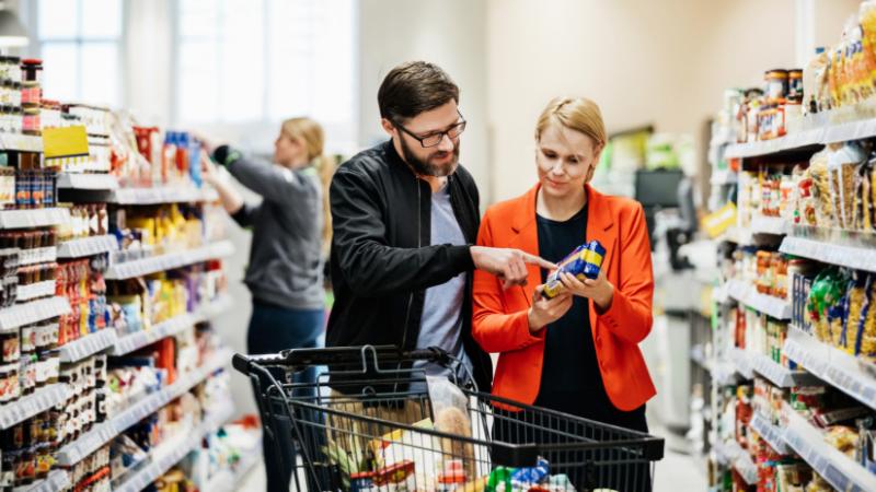 A címben említett problémákra rávilágítva: Az élelmiszerek címkézése gyakran nem tükrözi a valóságot, és ez komoly zavart okozhat a fogyasztók számára. Ideje lenne átláthatóbbá tenni a rendszerünket, hogy mindenki megbízható információk alapján hozhassa m