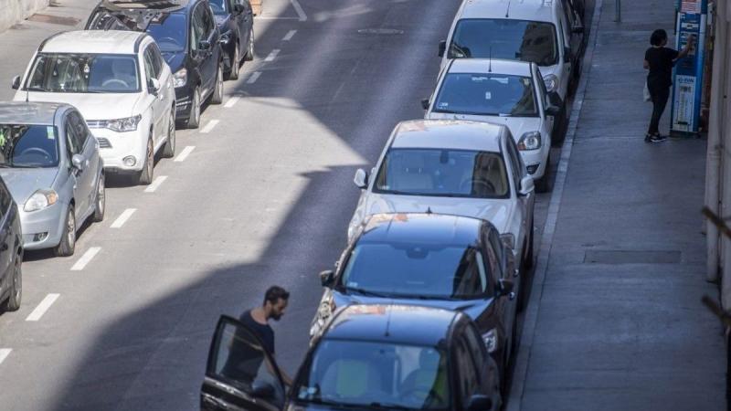 A főváros baloldali vezetése drasztikus mértékben emelte meg a parkolási díjakat, amelyről videóban számolnak be. A döntés sok vitát váltott ki, és sokak véleménye szerint ez a lépés tovább terheli a budapesti autósokat. Érdemes megnézni a részleteket!