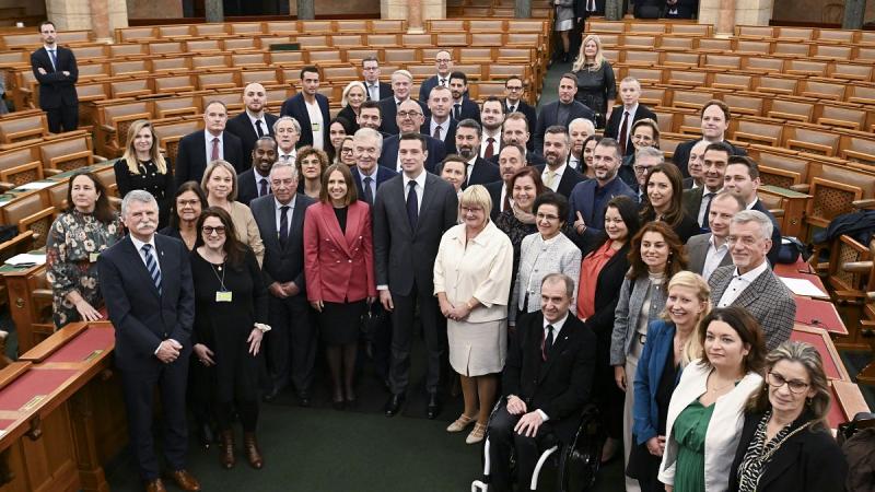 A Patrióták kibővített bevándorlási intézkedéseket követelnek.