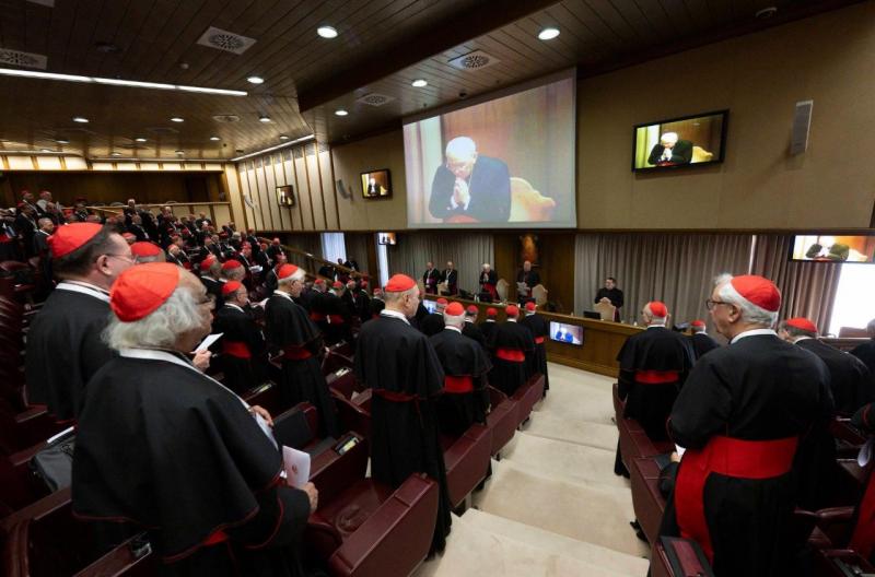Hetedik kongregáció: A Szentszék pénzügyi helyzete és a hozzászólások - Vatican News

A hetedik kongregáció keretein belül a Szentszék gazdasági helyzete került a középpontba, ahol a résztvevők megosztották véleményeiket és tapasztalataikat. A diskurzus s
