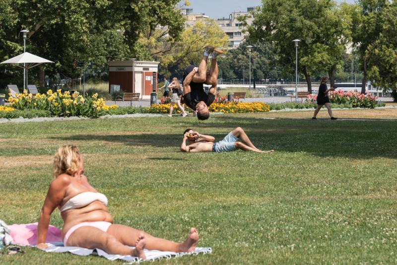 A tisztifőorvos aktiválja a hőségriasztást, és olyan extrém hőmérsékletek várhatóak, hogy akár száz éves napi melegrekordok is megdőlhetnek.