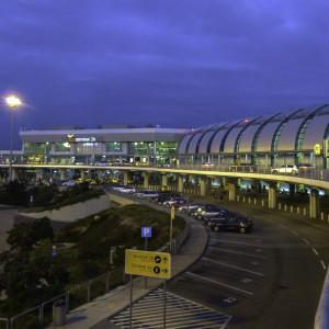 Több kísérlet után végre sikerült egy repülőgépnek biztonságosan földet érnie Ferihegyen.