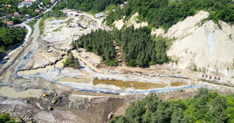 Újabb bányaterületek szenvedtek beomlást, és ismét sós víz áramlott a Korond-patakba. | Demokrata