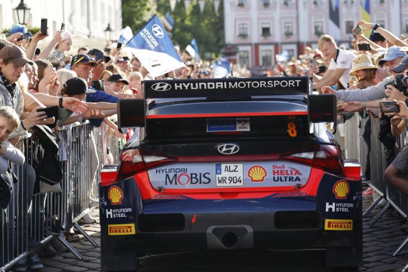 Az idei Észt Rally igazán különleges eseménnyé válik, hiszen ünnepli 15. évfordulóját! A fesztivál szelleme és a verseny izgalma egyesül, így felejthetetlen élmények várják a látogatókat és résztvevőket egyaránt.