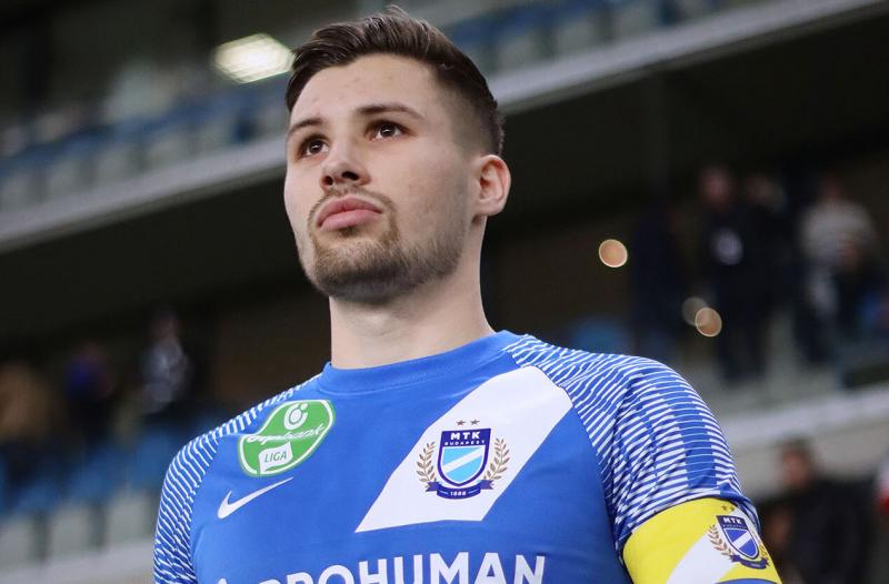 Két magyar labdarúgó is a fókuszban állhat a topligába feljutott csapatnál, és érdekes fordulat várható Szalai átigazolásával kapcsolatban.