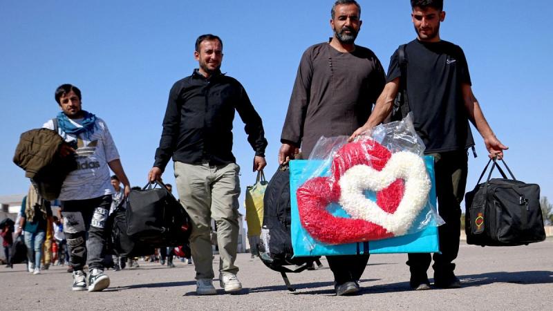 Az izraeli támadás utáni zűrzavar következtében számos afgán ember kénytelen elhagyni Irán földjét, és ezrek deportálására kerül sor.