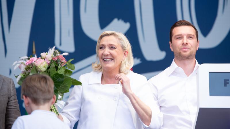 A rendőrök váratlanul lecsaptak Marine Le Pen stábjának központjára: mindent elvittek, amit csak találtak.