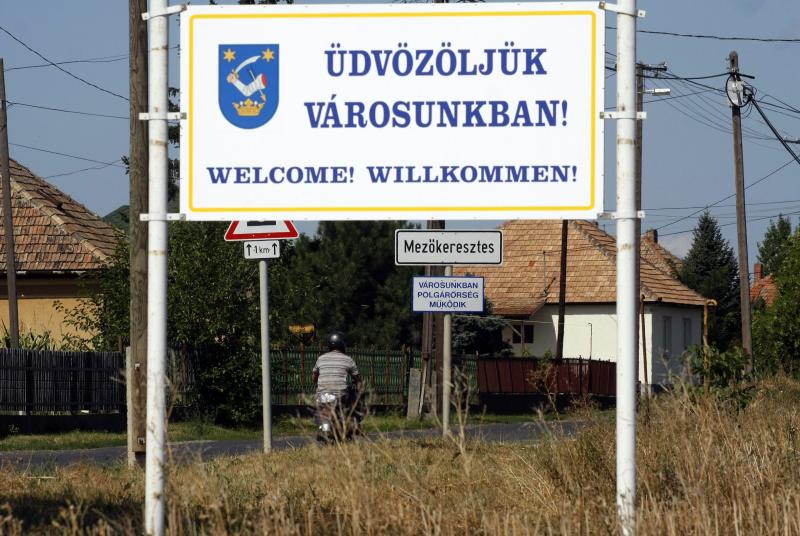A népesség csökkenése és az ingatlanpiac pangása jellemzi az önazonossági törvénnyel elsőként élő várost. A G7 elemzése szerint ezek a folyamatok komoly hatással vannak a helyi gazdaságra és a közösség dinamizmusára. A demográfiai változások és a stagnáló
