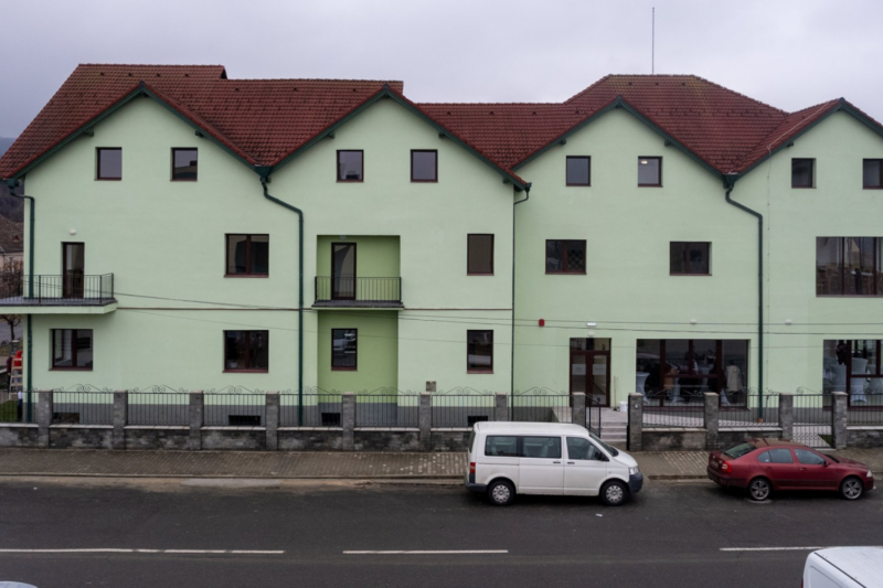 Új egyházi idősek otthona nyitotta meg kapuit Segesváron, amely különleges lehetőséget kínál az idősebb korosztály számára. Az új intézmény célja, hogy szeretetteljes és támogató környezetet biztosítson a lakók számára, ahol méltósággal élhetik meg minden