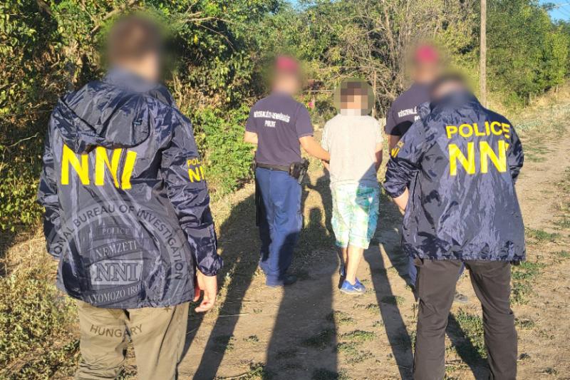 A hatóságok letartóztattak egy férfit, aki arra ösztönözte másokat, hogy kövessenek el bűncselekményt Magyar Péter ellen.