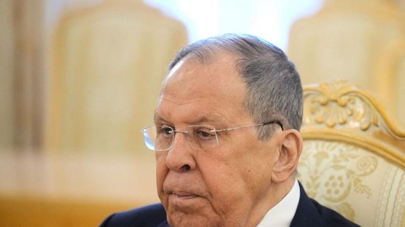 Lavrov: Oroszország nélkül nincs értelme tárgyalni Ukrajna biztonságáról + videó

Lavrov kijelentette, hogy Oroszország szerepe elengedhetetlen az Ukrajna biztonságáról folytatott tárgyalások során. Véleménye szerint a párbeszéd Oroszország nélkül nem hoz