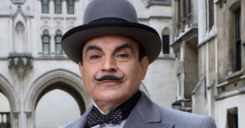 Alig lehet ráismerni a Poirot legendás megformálójára: a 79 éves David Suchet újabb fotókon tűnik fel.