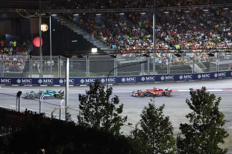 Az F1-es Szingapúri Nagydíj televíziós közvetítései - F1VILÁG.HU

Fedezd fel az F1-es Szingapúri Nagydíj izgalmait a legjobb televíziós közvetítéseken keresztül! Az F1VILÁG.HU részletes információkkal és elemzésekkel szolgál, hogy ne maradj le a verseny l