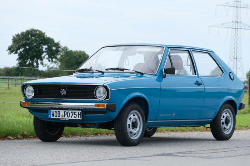 Egy 50 éves Volkswagen igazi klasszikus, ami nem csupán a múltat idézi fel, hanem a mai napig képes lenyűgözni tulajdonosait. Ez a jármű nemcsak egy autó, hanem egy történet, amely generációkon átível. Az idő múlásával a Volkswagen megőrizte jellegzetes d