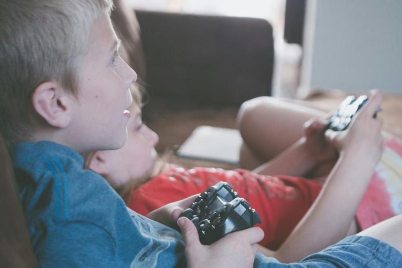 Azok a fiatalok, akik a Minecraft és a Fortnite világában cseperednek, különösen érzékenyek lehetnek erre a veszélyes jelenségre.