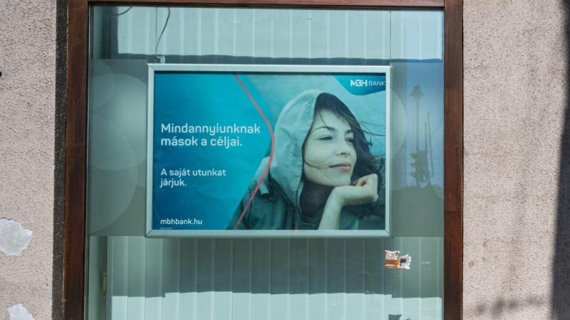 Meglepetés érte az MBH Bank ügyfeleit: a pénzintézet váratlan lépésként megszüntette egészségpénztárát és nyugdíjalapját.
