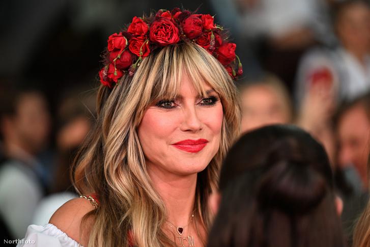 Heidi Klum ismét felbukkant a párizsi divathét varázslatos kifutóján, ezzel újra életre keltve a divatvilág izgalmát.