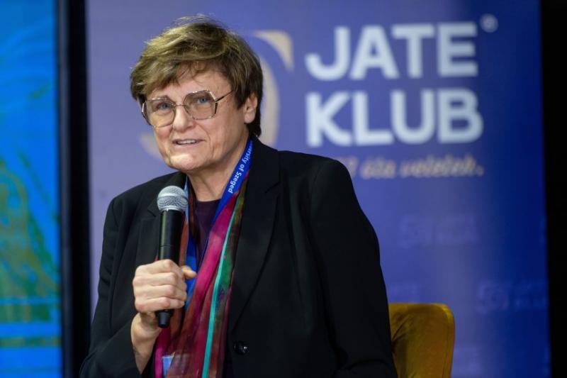 Ők lesznek az elsők, akik birtokba veszik a Karikó Katalin által létrehozott JATE-díjat.