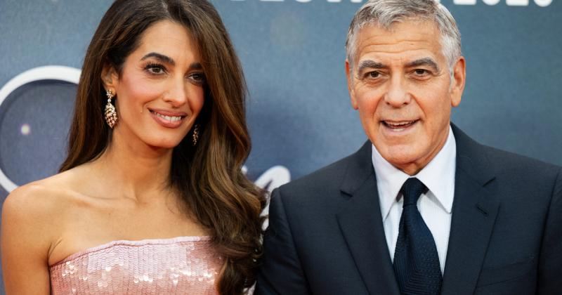 Amal Clooney rózsaszín estélyijében egy igazi élő Barbie-baba benyomását keltette: varázslatos, szemet gyönyörködtető látvány volt a filmfesztivál vörös szőnyegén.
