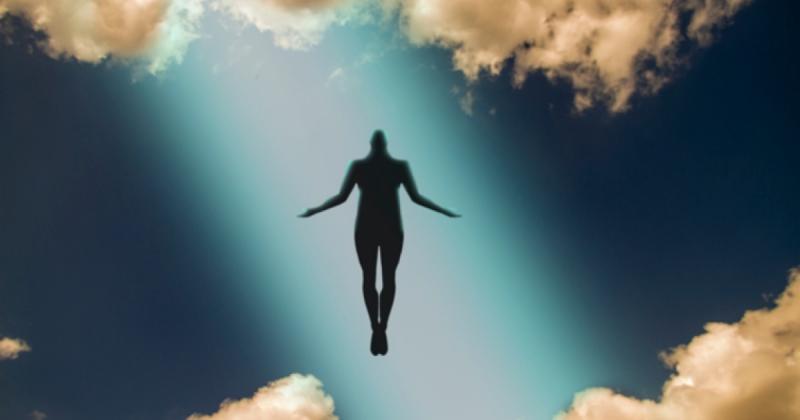 Csupán hét másodpercre állt meg a férfi szíve, de ebben a rövid időben olyan élményben volt része a túlvilágon, ami gyökeresen felforgatta a halálról alkotott elképzeléseit.