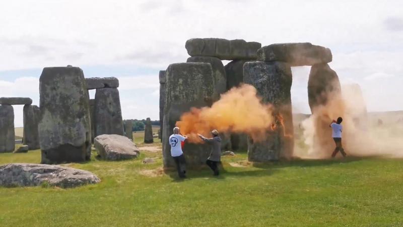 A Stonehenge-et megrongáló klímatudatos aktivisták elkerülték a büntetést.