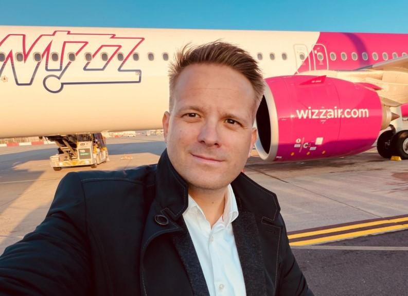 A fedélzeten máris fideszes influenszerek sorakoznak: Deák Dániel és Bohár Dániel is csatlakozott Orbán Viktorhoz a washingtoni Trump-találkozóra. | szmo.hu